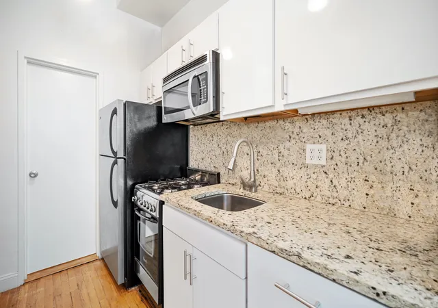 Photo 4 of House for sale at 430 E 87th Street #1B, New York, NY 10128 | MLS# RLS20049779 | Listing updated on 2025-10-28