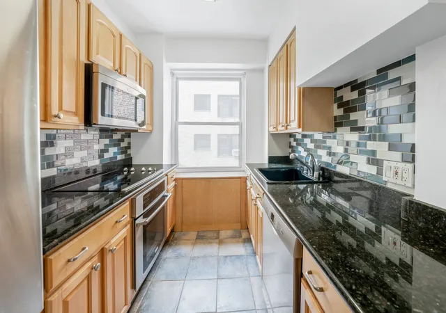Photo 3 of Sale Pending at 2 Tudor City Pl #8GN, New York, NY 10017 | MLS# RLS20049828 | Listing updated on 2026-01-05