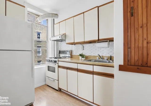 Photo 4 of House for sale at 712 45th Street #3D, Brooklyn, NY 11220 | MLS# RLS20049962 | Listing updated on 2025-12-07