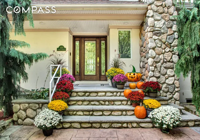 2nd image of 165 Swaim Ave, Staten Island, NY 10312 | MLS# RLS20050063