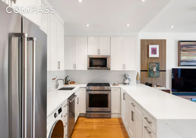 4th image of 364 W 121St St, New York City, NY 10027