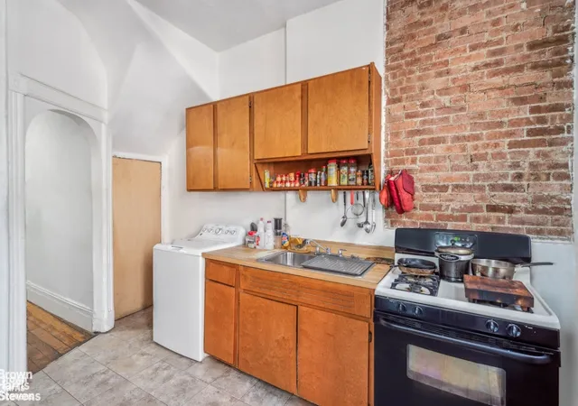 Photo 4 of Single family home for sale at 7 Sylvan Ct, New York, NY 10035 | MLS# RLS20050270 | Listing updated on 2025-11-02