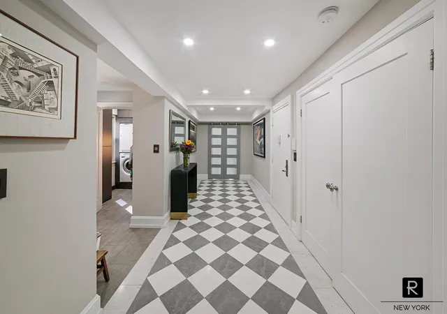 5th image of 240 E 55Th St, New York City, NY 10022