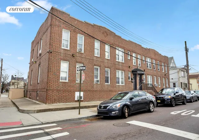 Photo 3 of Townhouse for sale at 95-07 Cresskill Pl, Jamaica, NY 11435 | MLS# RLS20051280 | Listing updated on 2026-03-28