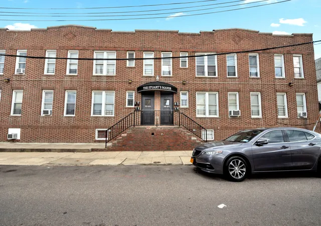 Photo 4 of Townhouse for sale at 95-07 Cresskill Pl, Jamaica, NY 11435 | MLS# RLS20051280 | Listing updated on 2026-03-28