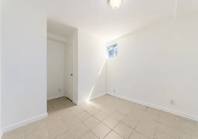Photo 4 of Townhouse for sale at 27 Pulaski St, Brooklyn, NY 11206 | MLS# RLS20051331 | Listing updated on 2025-10-26