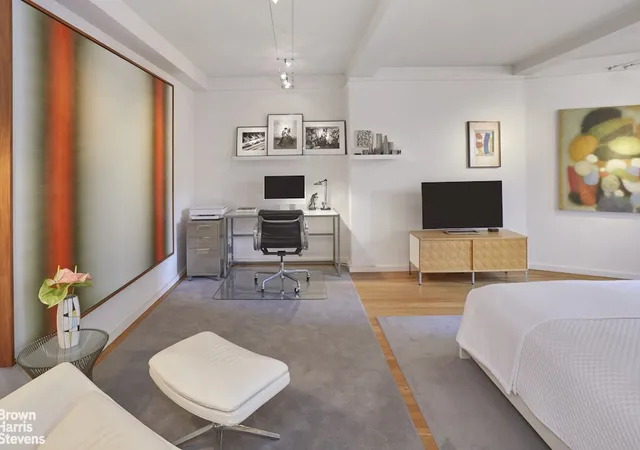 Photo 3 of House for sale at 2 Horatio St #4B, New York, NY 10014 | MLS# RLS20051416 | Listing updated on 2025-12-21