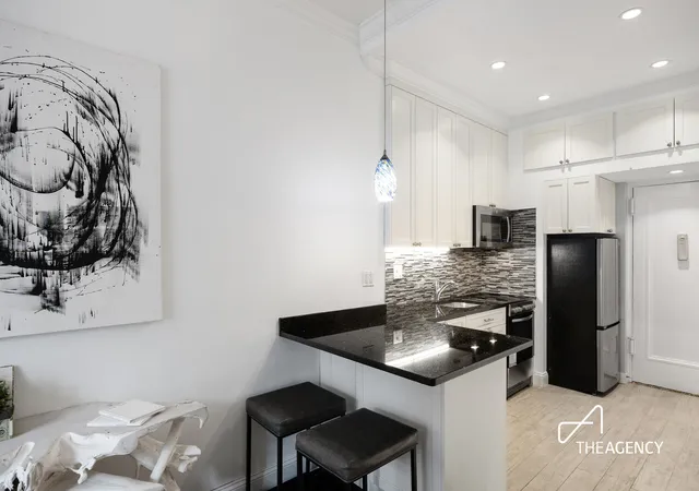 Listing Photo 4 - Condo for sale in building located at 305 E 83Rd St, New York City, NY 10028 - Unit #2A
