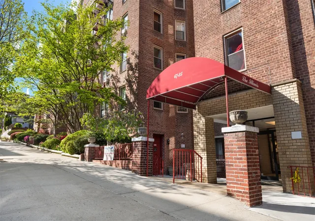 2nd image of 67-25 Clyde St #7H, Forest Hills, NY 11375 | MLS# RLS20052748