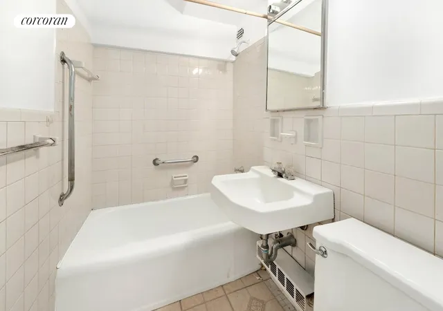 Listing Photo 2 - Condo for sale in building located at 305 E 72Nd St, New York City, NY 10021 - Unit #5GN