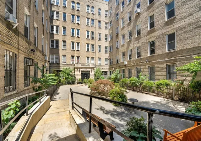2nd image of 811 Walton Ave, Bronx, NY 10451