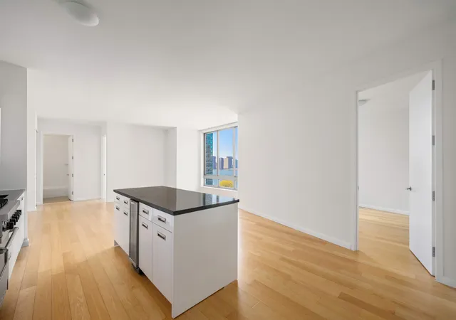 Photo 4 of House for sale at 46-30 Center Blvd #908, Long Island City, NY 11109 | MLS# RLS20053200 | Listing updated on 2025-12-30