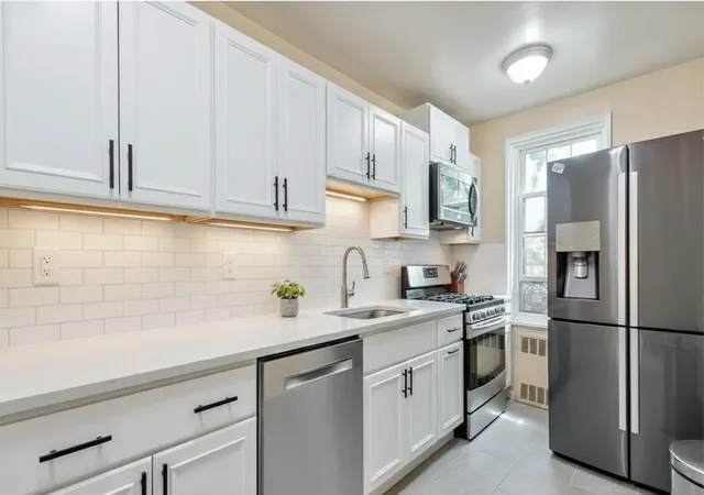 5th image of 140 18 Burden Crescent #611, New York City, NY 11435 | MLS# RLS20053450