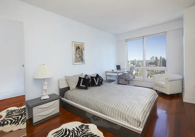 5th image of 350 W 42Nd St, New York City, NY 10036