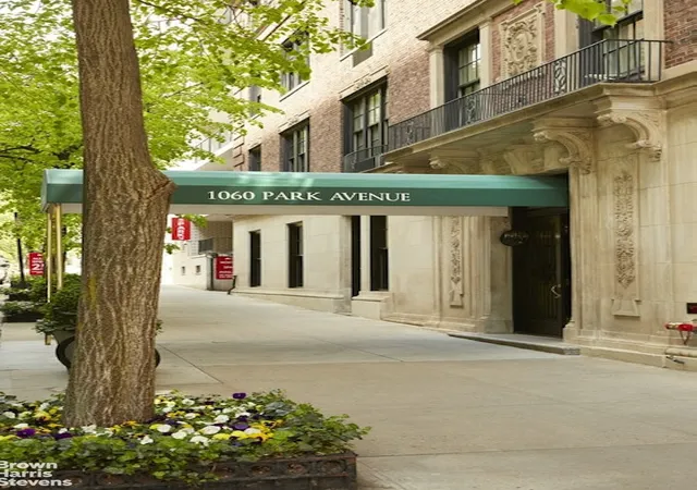 4th image of 1060 Park Ave, New York City, NY 10128