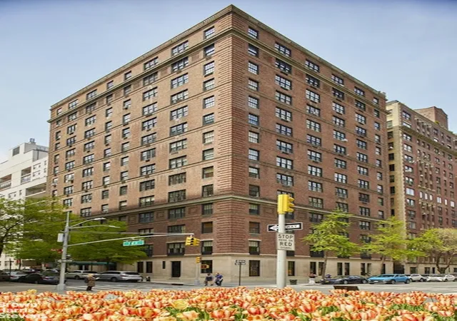 5th image of 1060 Park Ave, New York City, NY 10128