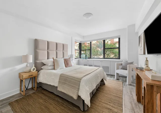 Photo 3 of Sale Pending at 305 E 72nd Street #3DS, New York City, NY 10021 | MLS# RLS20053515 | Listing updated on 2026-07-30