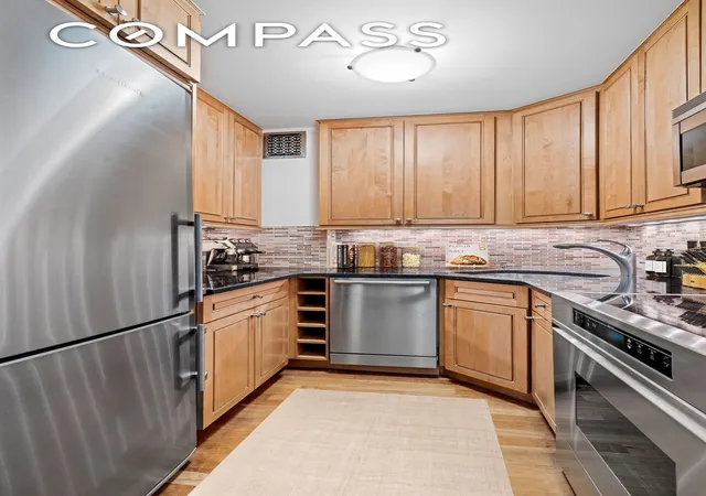 Listing Photo 3 - Condo for sale in building located at 300 E 54Th St, New York City, NY 10022 - Unit #2G