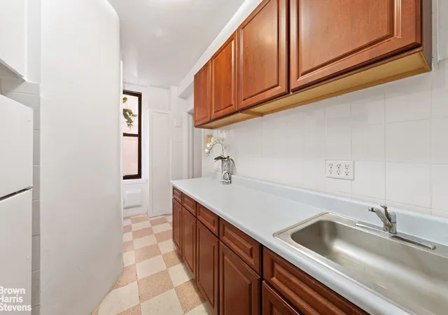 Photo 3 of Sale Pending at 395 Riverside Dr #1E, New York, NY 10025 | MLS# RLS20053577 | Listing updated on 2026-02-21