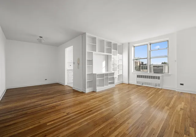 3rd image of 3512 Oxford Ave #6C, New York City, NY 10463 | MLS# RLS20053596
