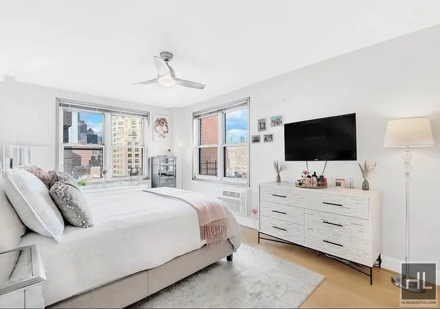 Photo 4 of House for sale at 160 E 27Th St #12B, New York, NY 10016 | MLS# RLS20053630 | Listing updated on 2025-11-12