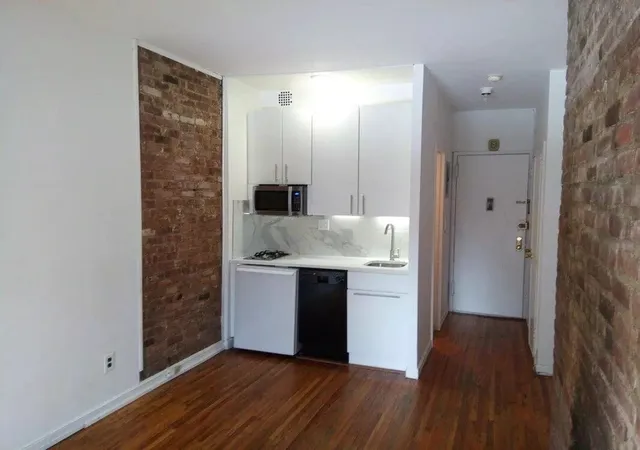 Photo 3 of House for sale at 210 E 21st Street #6B, New York, NY 10010 | MLS# RLS20053841 | Listing updated on 2026-01-05