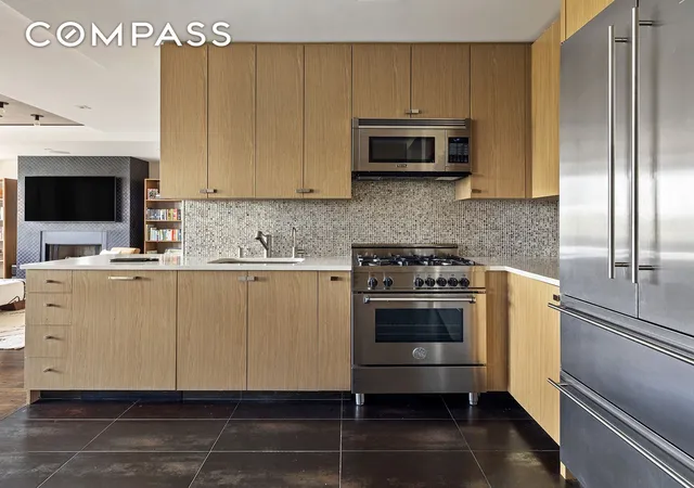 Photo 4 of House for sale at 167 Perry St #4NQ, New York, NY 10014 | MLS# RLS20053896 | Listing updated on 2025-12-21
