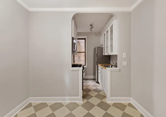Listing Photo 4 - Condo for sale in building located at 415 Ocean Pkwy, New York, NY 11218 - Unit #3G