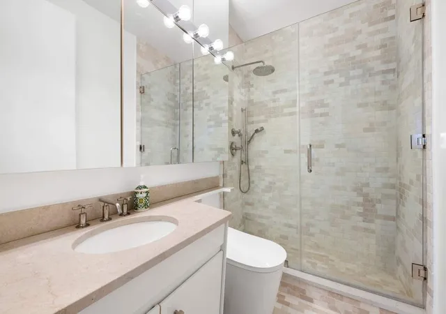2nd image of 200 E 65Th St, New York, NY 10065