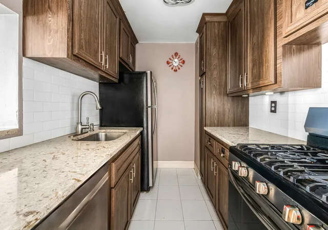 3rd image of 1874 Pelham Pkwy S #5B, New York City, NY 10461 | MLS# RLS20054809