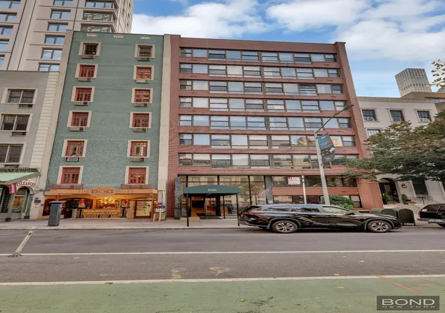 Photo 5 of Sale Pending at 166 E 61st Street #5D, New York, NY 10065 | MLS# RLS20055178 | Listing updated on 2025-12-04