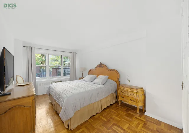 Photo 3 of Condo for sale at 251 E 51st St #3B, New York, NY 10022 | MLS# RLS20055196 | Listing updated on 2026-07-17