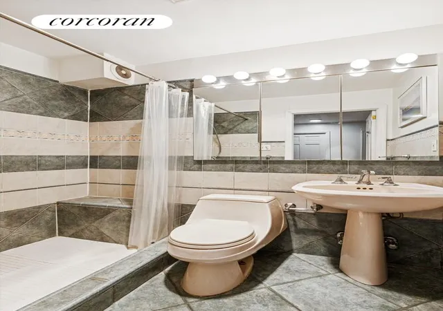 2nd image of 311 E 83Rd St, New York, NY 10028