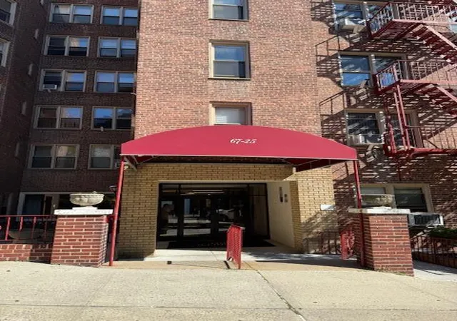 3rd image of 67-25 Clyde St #3-R, Forest Hills, NY 11375 | MLS# RLS20055268