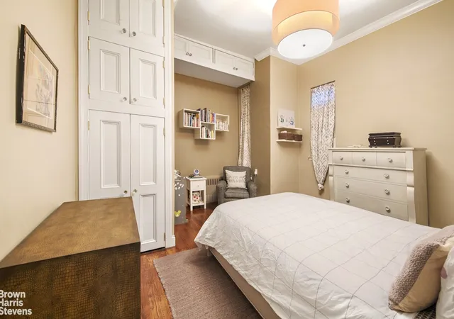 4th image of 103 E 10Th St, New York City, NY 10003