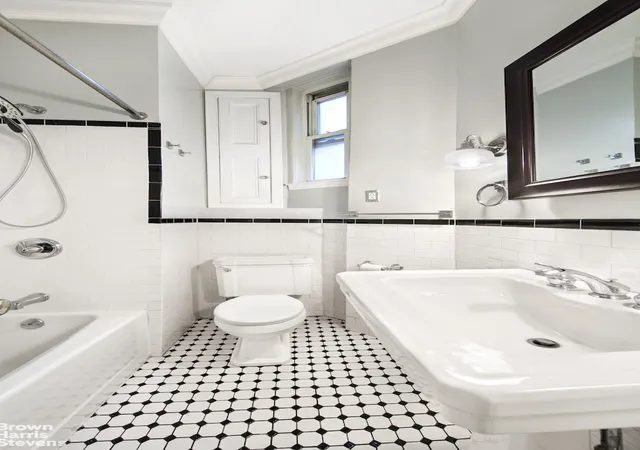 2nd image of 103 E 10Th St, New York City, NY 10003