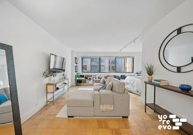 Photo 2 of Condo for sale at 16 W 16th St #11NS, New York, NY 10011 | MLS# RLS20055322 | Listing updated on 2026-01-11