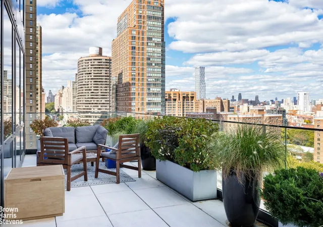 Photo 4 of House for sale at 302 E 96Th St #PH1, New York, NY 10128 | MLS# RLS20055409 | Listing updated on 2026-05-04