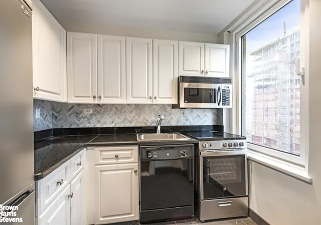 Photo 4 of House for sale at 160 Central Park S #3011, New York, NY 10019 | MLS# RLS20055496 | Listing updated on 2026-02-07