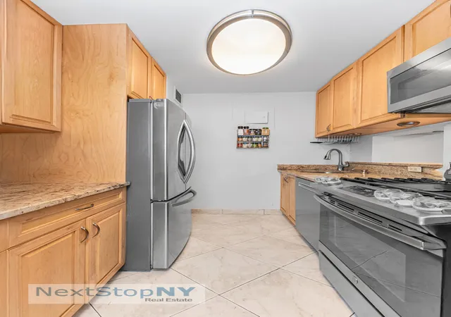 3rd image of 245 E 54Th St #12HJ, New York, NY 10022 | MLS# RLS20055562