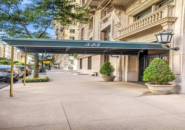 Photo 2 of Condo for sale at 525 Park Ave #4N, New York, NY 10065 | MLS# RLS20055677 | Listing updated on 2026-03-26
