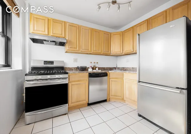 3rd image of 355 Clinton Ave #9A, New York City, NY 11238 | MLS# RLS20053706