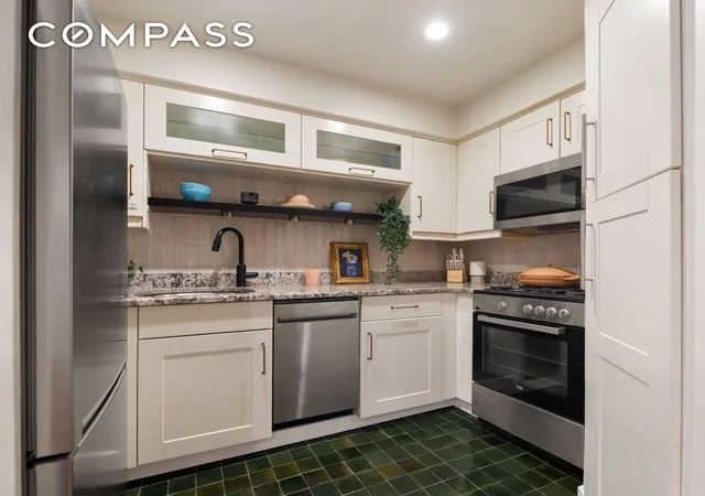 Photo 4 of Sale Pending at 113 Sterling Pl #4, New York City, NY 11217 | MLS# RLS20056328 | Listing updated on 2026-07-30