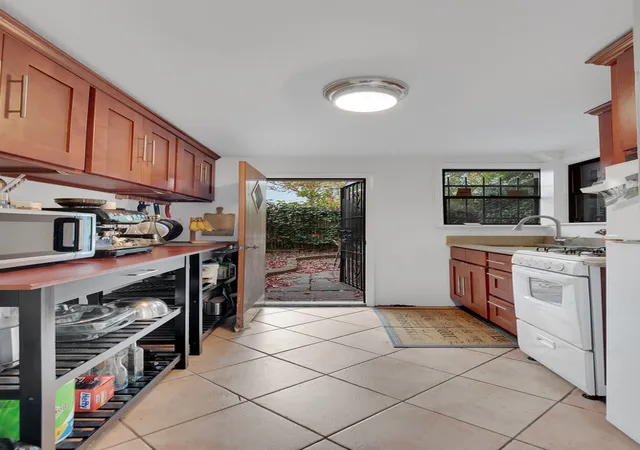 Photo 4 of Multi family home for sale at 158 Nevins St, Brooklyn, NY 11217 | MLS# RLS20056387 | Listing updated on 2026-01-15