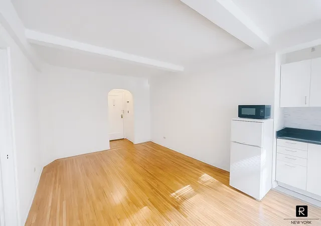 2nd image of 339 E 58th St #2-B, New York City, NY 10022 | MLS# RLS20056854