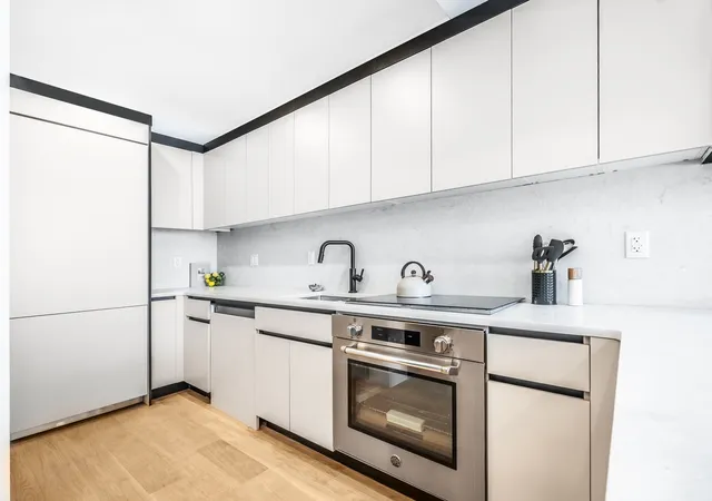 3rd image of 197 Pulaski St #3-B, Brooklyn, NY 11206 | MLS# RLS20057371