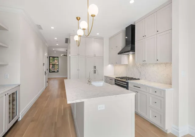 Listing Photo 5 - Condo for sale in building located at 16 2Nd Pl, New York City, NY 11231 - Unit #Residence 3