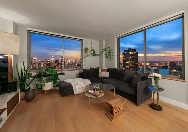 4th image of 101 W 67Th St #52E, New York, NY 10023 | MLS# RLS20057716