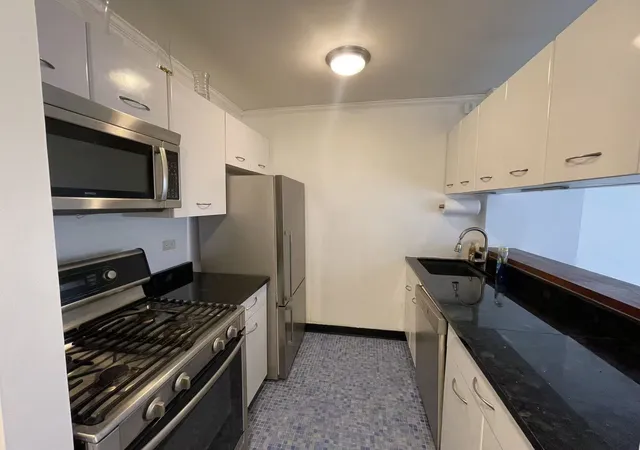 5th image of 2 S End Ave #5T, New York, NY 10280 | MLS# RLS20058490