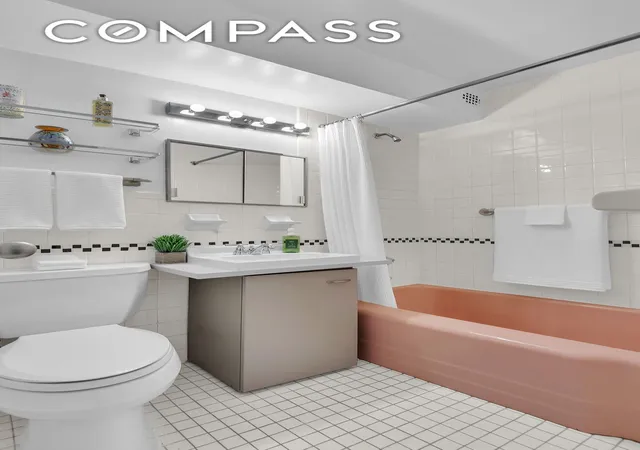 Photo 4 of House for sale at 3 Sheridan Sq #7G, New York, NY 10014 | MLS# RLS20056949 | Listing updated on 2025-12-21